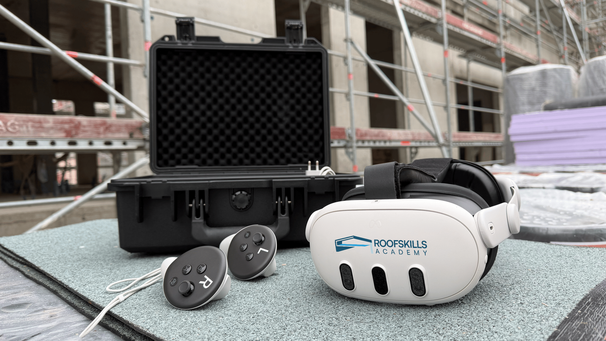 Headset_RoofskillsAcademy.001.2